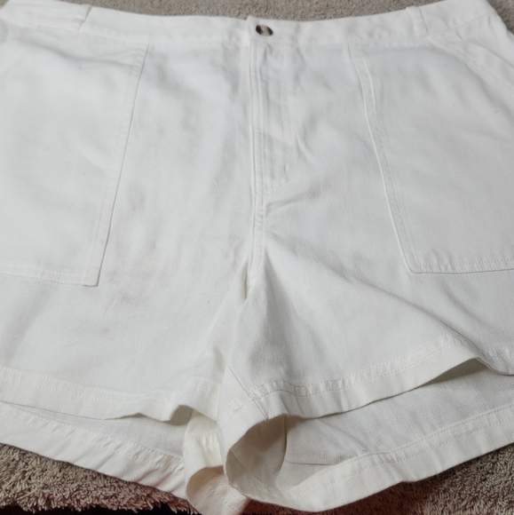Universal Thread High Rise White Shorts - 17 - Picture 3 of 11
